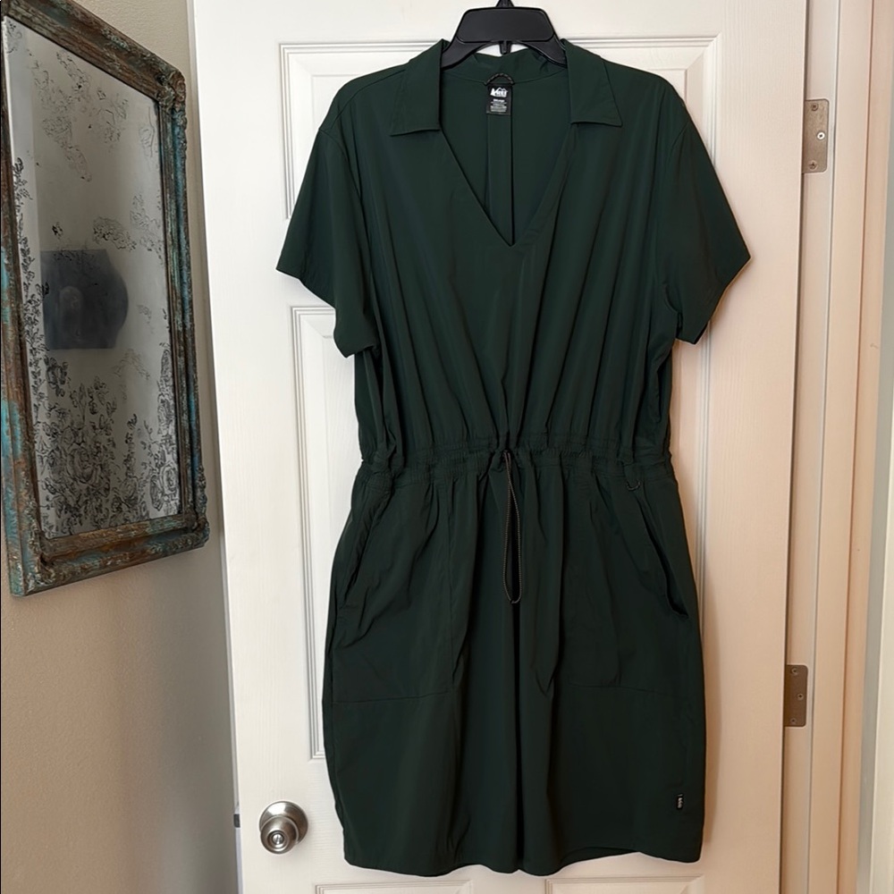 Women’s REI Forest Green V-Neck Plus Size Dress 2X